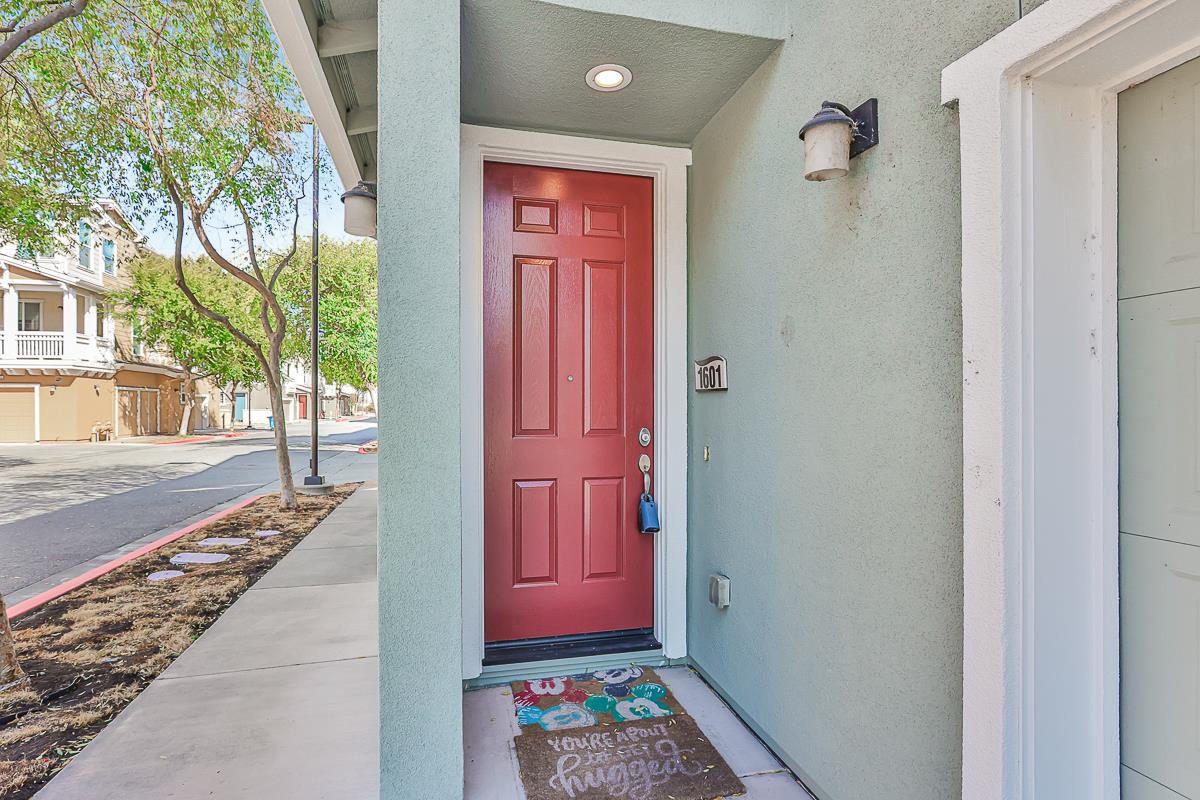 Detail Gallery Image 4 of 56 For 640 Turnbuckle Dr #1601,  Redwood City,  CA 94063 - 3 Beds | 2/1 Baths