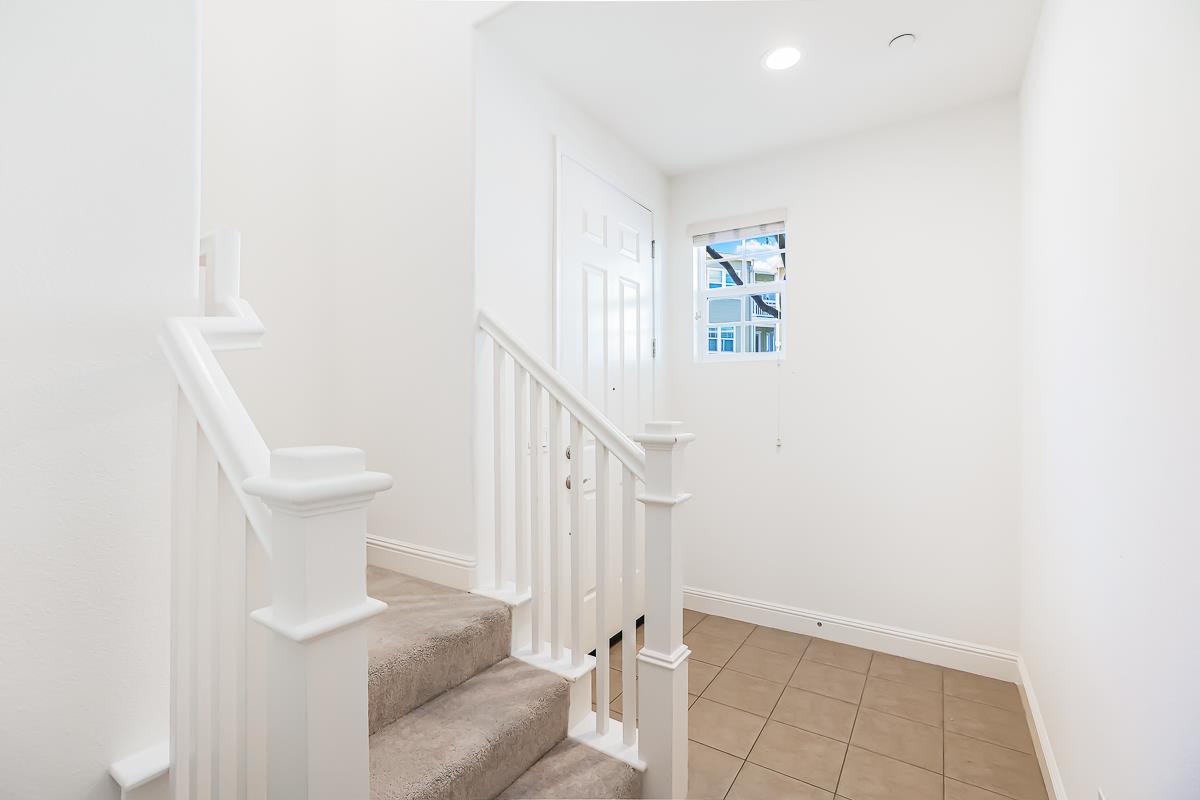 Detail Gallery Image 6 of 56 For 640 Turnbuckle Dr #1601,  Redwood City,  CA 94063 - 3 Beds | 2/1 Baths