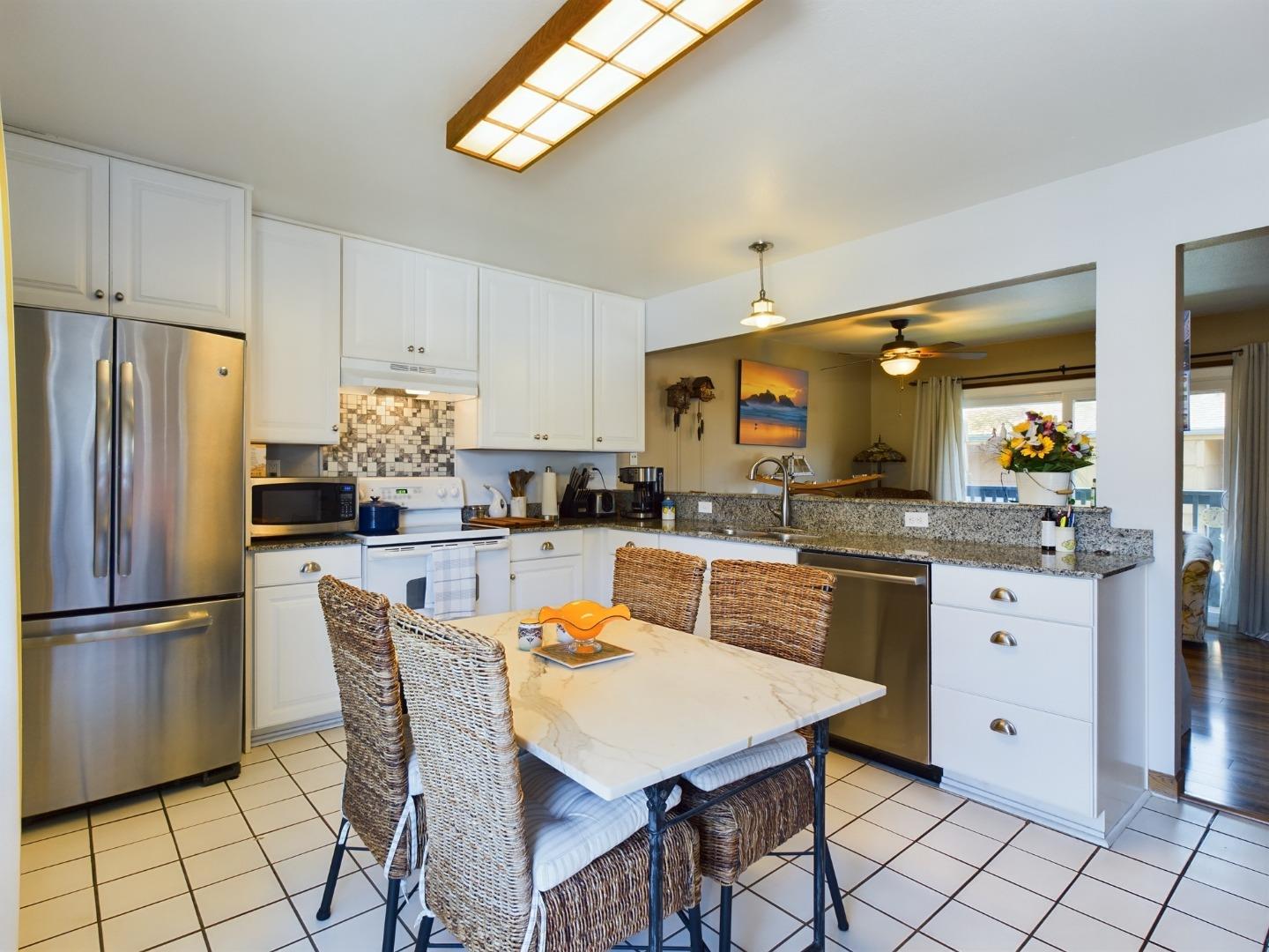 Detail Gallery Image 8 of 24 For 3162 Eucalyptus St #40,  Marina,  CA 93933 - 2 Beds | 1 Baths