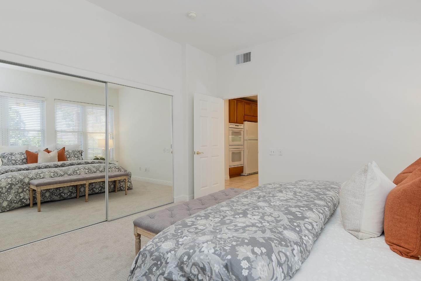 Detail Gallery Image 12 of 27 For 435 Sheridan Ave #212,  Palo Alto,  CA 94306 - 3 Beds | 2 Baths