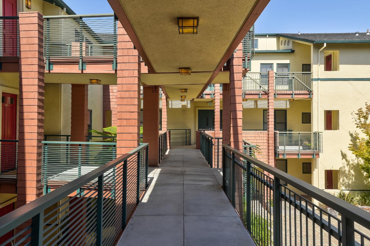 Detail Gallery Image 6 of 27 For 435 Sheridan Ave #212,  Palo Alto,  CA 94306 - 3 Beds | 2 Baths