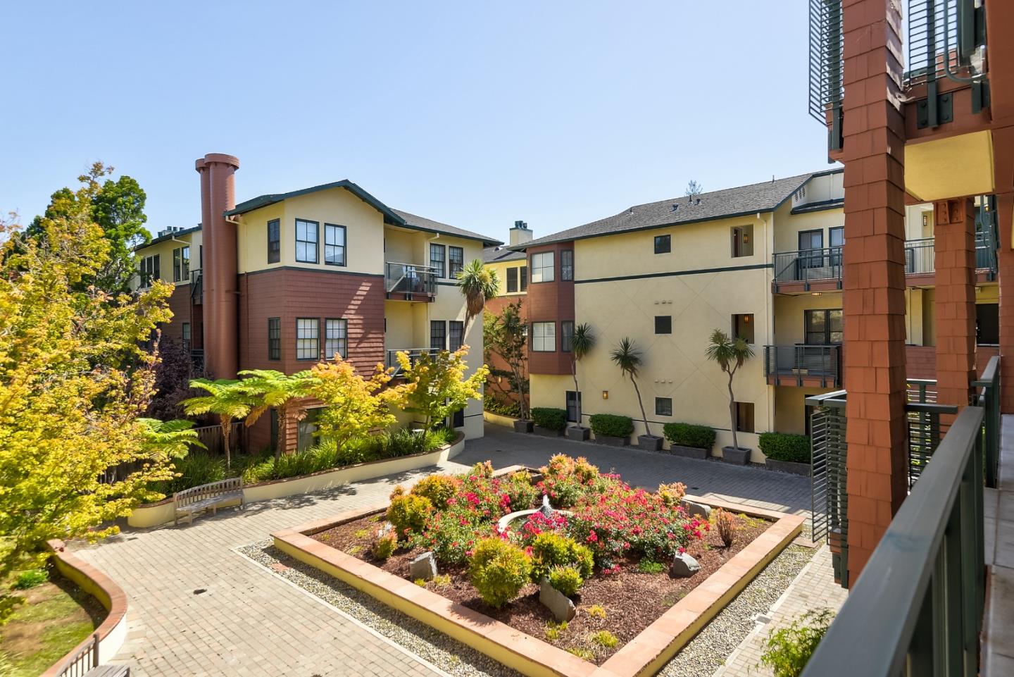 Detail Gallery Image 8 of 27 For 435 Sheridan Ave #212,  Palo Alto,  CA 94306 - 3 Beds | 2 Baths