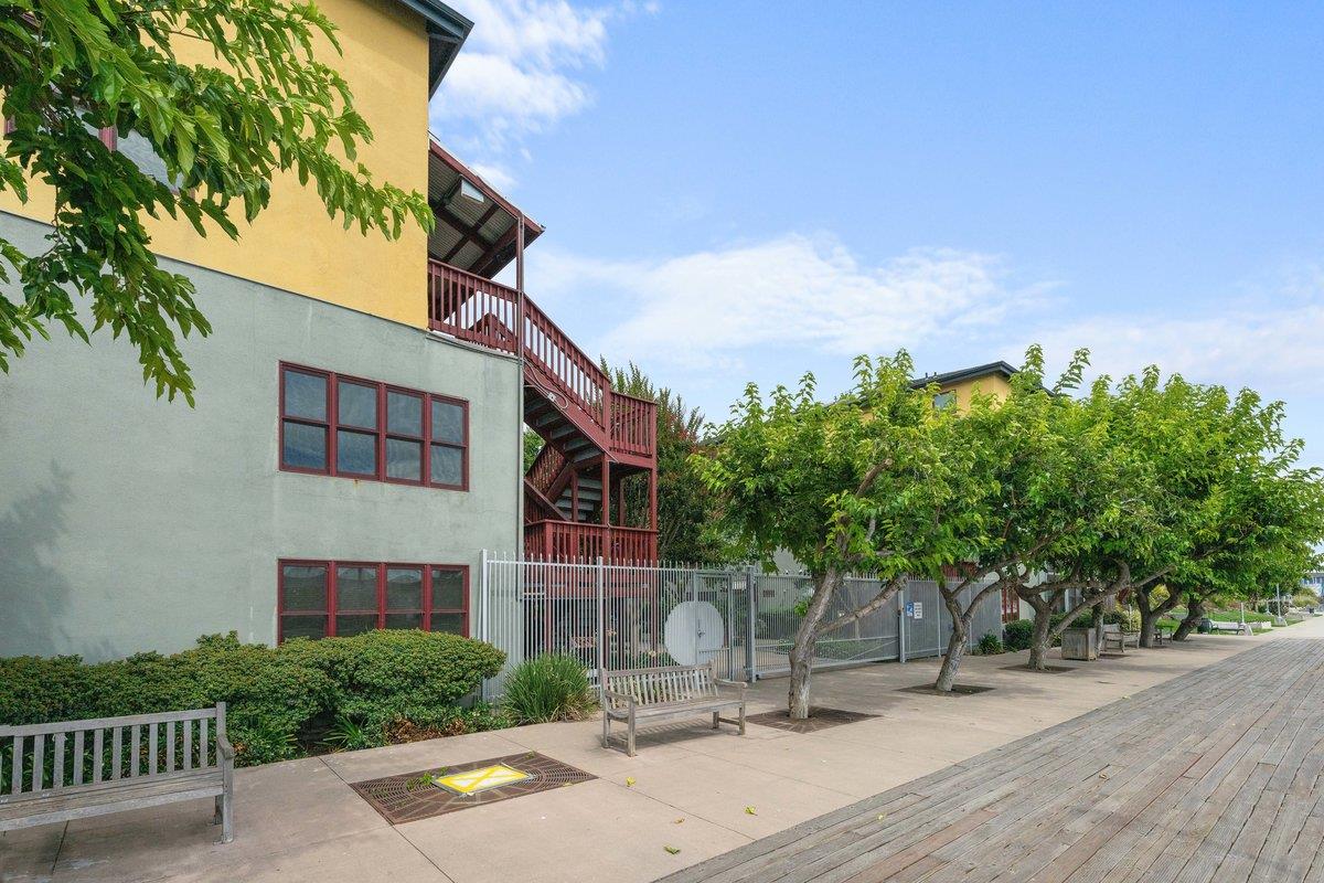 2875 Glascock # 203, Oakland, California 94601, 2 Bedrooms Bedrooms, ,2 BathroomsBathrooms,Residential Lease,For Rent,2875 Glascock # 203,ML81979905