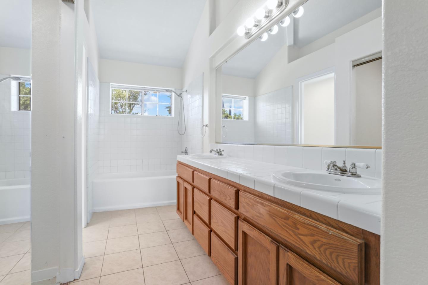 Detail Gallery Image 12 of 21 For 839 Williams St, Tracy,  CA 95376 - 3 Beds | 2/1 Baths