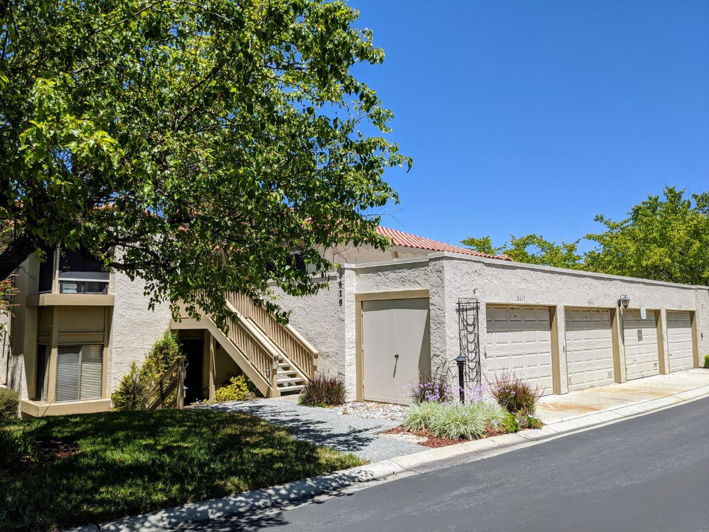 Detail Gallery Image 1 of 32 For 8416 Chenin Blanc Ln, San Jose,  CA 95135 - 2 Beds | 2 Baths