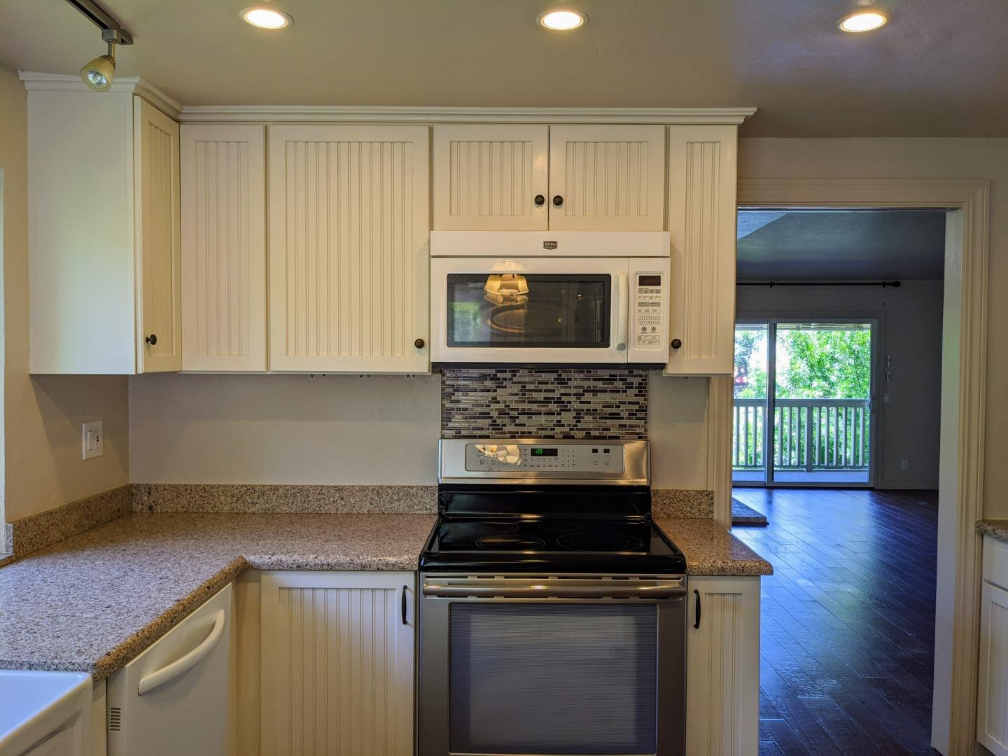 Detail Gallery Image 10 of 32 For 8416 Chenin Blanc Ln, San Jose,  CA 95135 - 2 Beds | 2 Baths