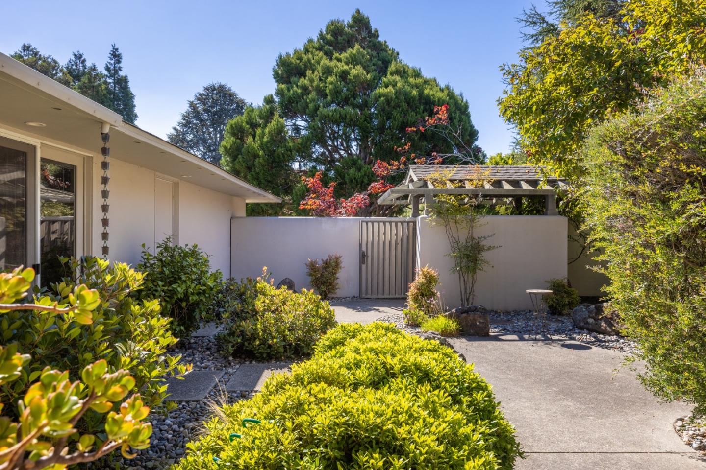 Detail Gallery Image 5 of 31 For 7067 Valley Greens Cir, Carmel Valley,  CA 93923 - 3 Beds | 2 Baths