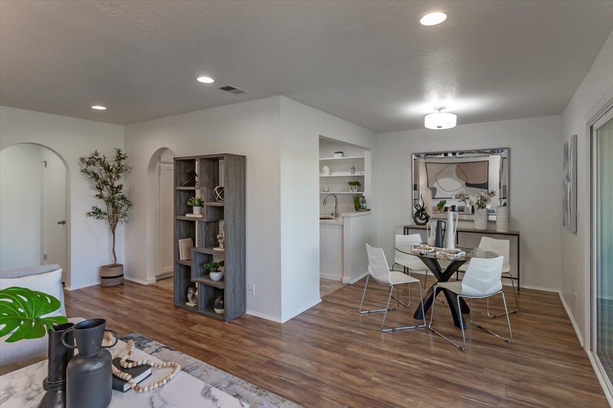 Detail Gallery Image 4 of 24 For 2739 Mauricia Ave #B,  Santa Clara,  CA 95051 - 2 Beds | 2 Baths