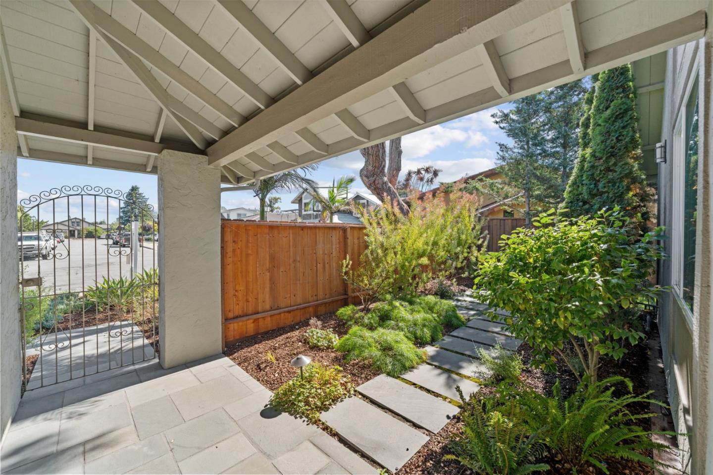 Detail Gallery Image 6 of 55 For 536 Skiff Cir, Redwood City,  CA 94065 - 3 Beds | 3 Baths