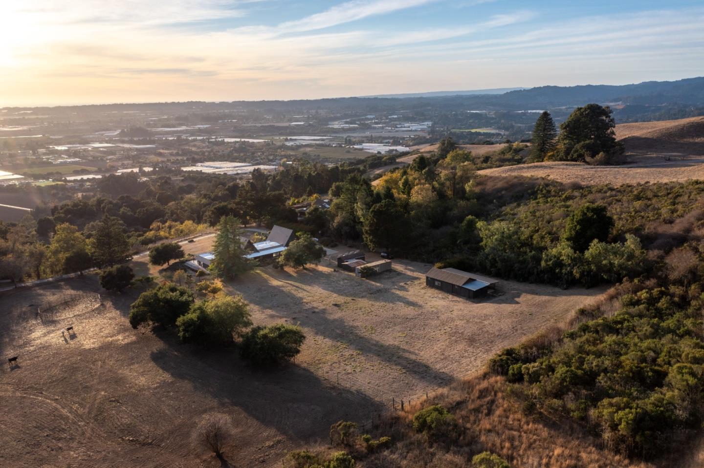 Detail Gallery Image 11 of 88 For 911 Fallowfield Ln, Watsonville,  CA 95076 - 5 Beds | 4/1 Baths