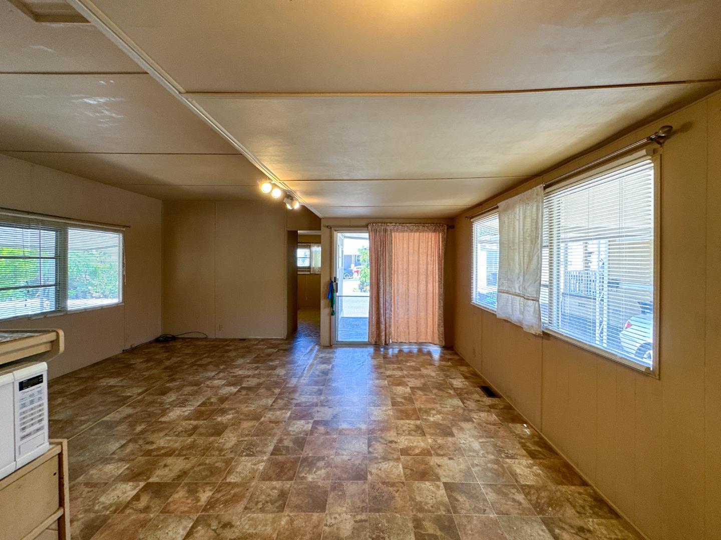 Detail Gallery Image 4 of 15 For 1515 N Milpitas Blvd #112,  Milpitas,  CA 95035 - 2 Beds | 1/1 Baths