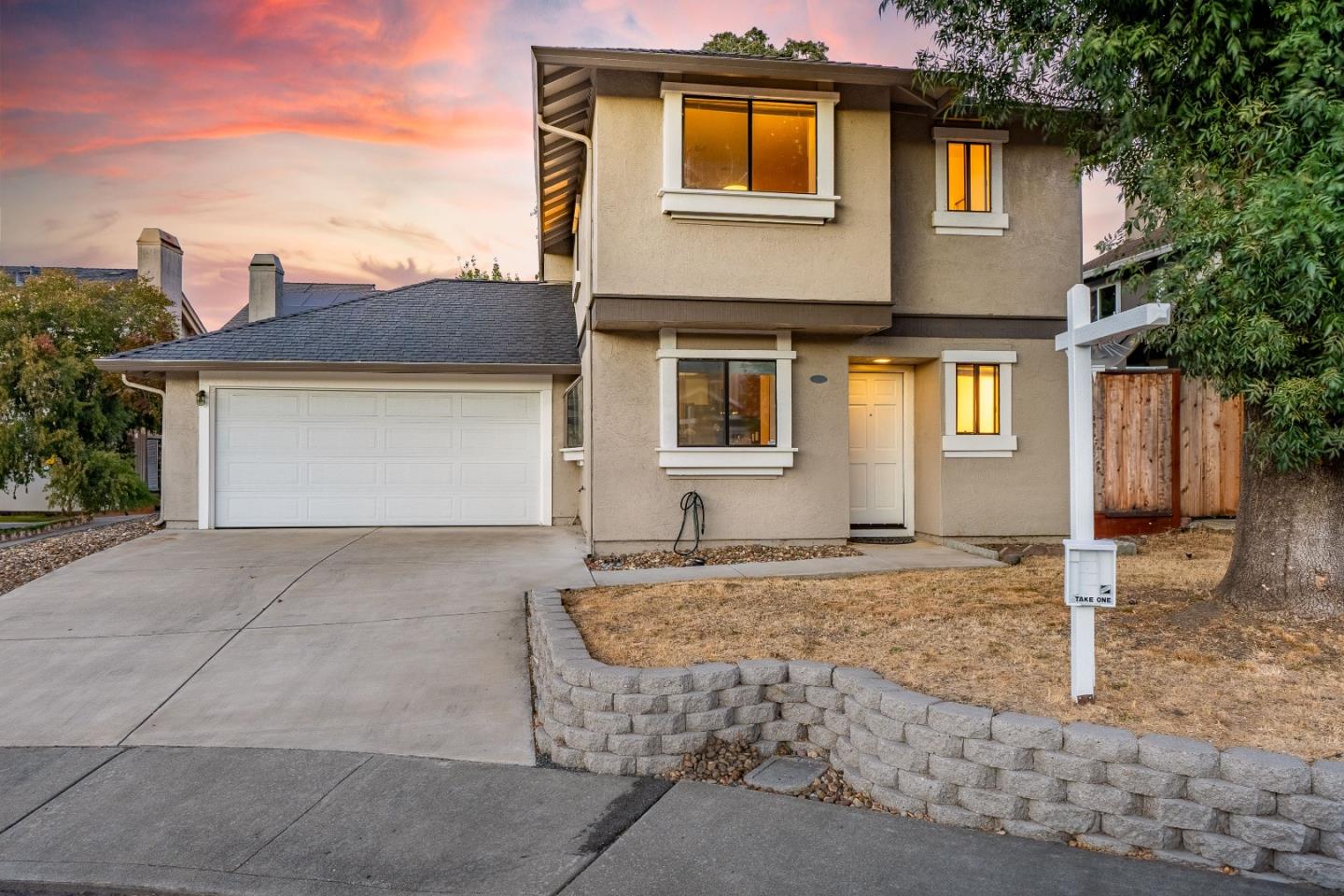 Detail Gallery Image 1 of 10 For 847 Malibu Dr, Concord,  CA 94518 - 3 Beds | 2/1 Baths