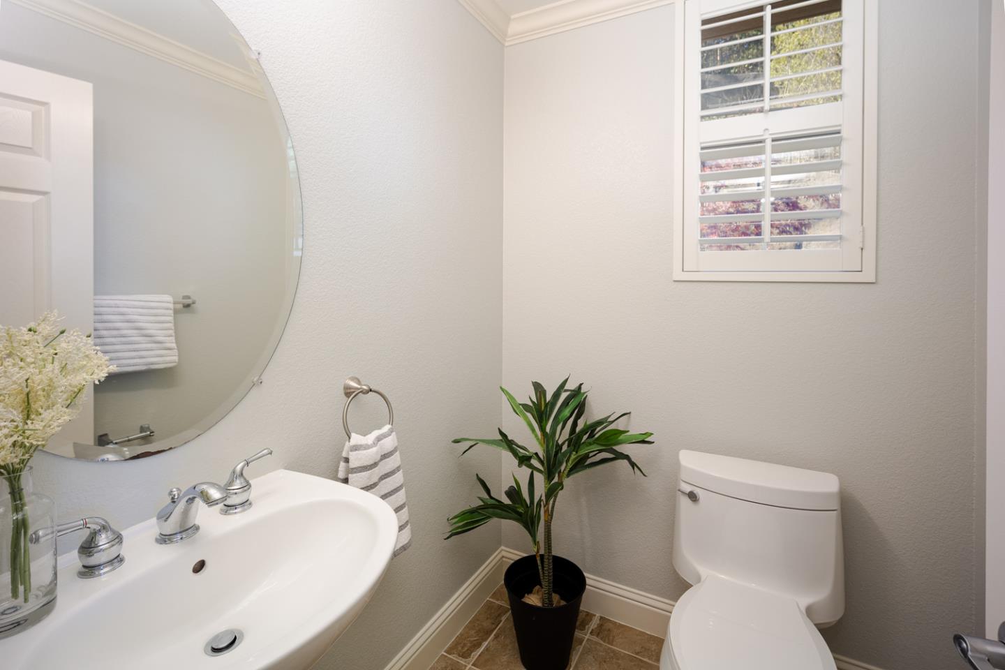 Detail Gallery Image 9 of 31 For 7238 Shannon Park Ct, South San Francisco,  CA 94080 - 4 Beds | 3/1 Baths