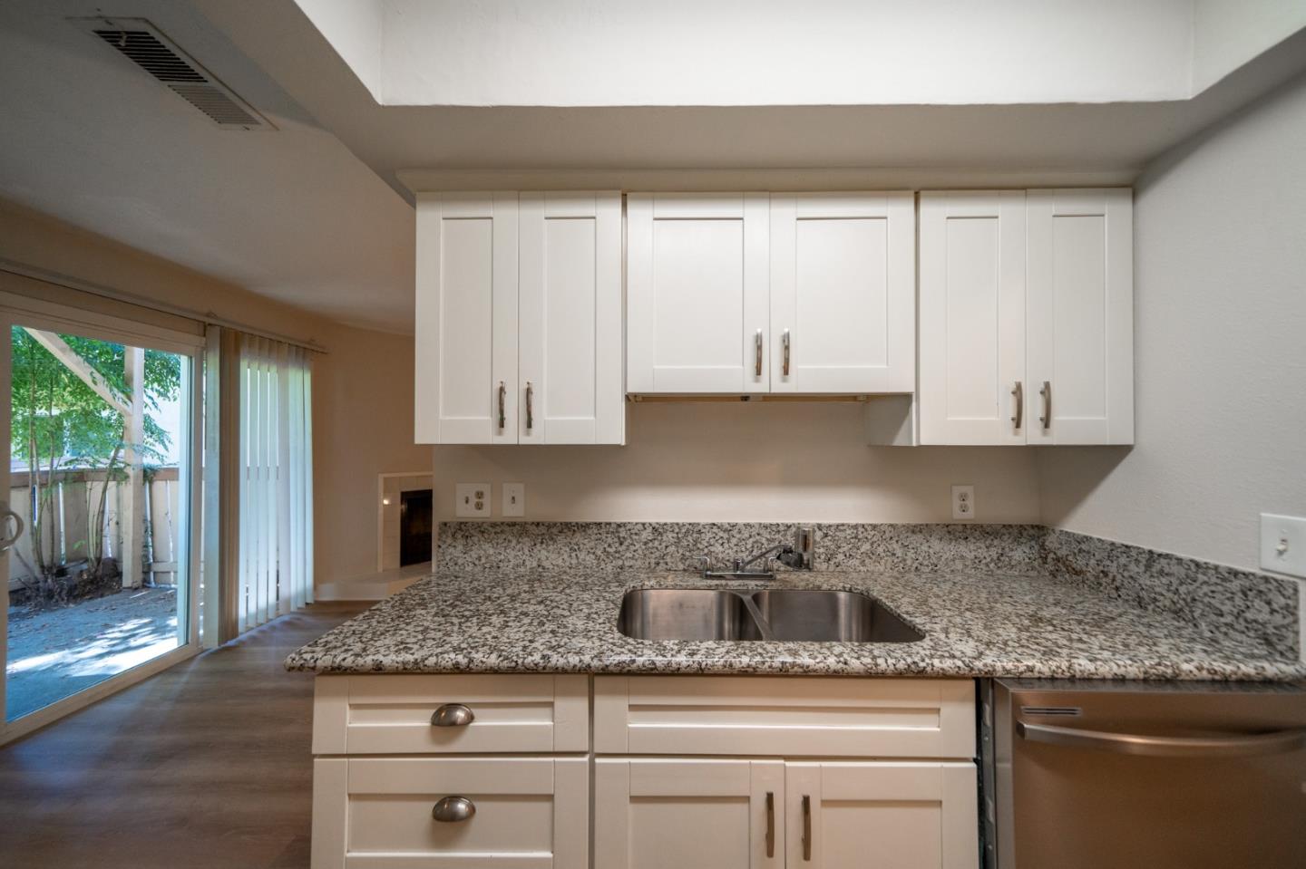 Detail Gallery Image 10 of 30 For 328 Northbank Ct #67,  Stockton,  CA 95207 - 2 Beds | 1 Baths