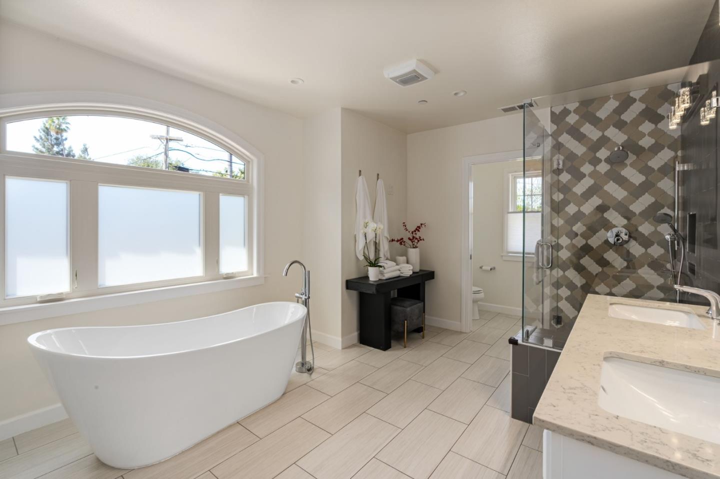 Detail Gallery Image 27 of 75 For 435 E Oakwood Blvd, Redwood City,  CA 94061 - 6 Beds | 5/1 Baths