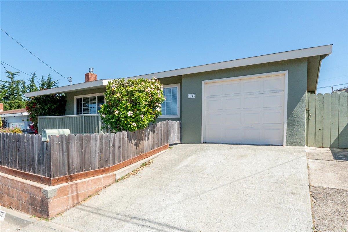 Detail Gallery Image 1 of 19 For 1342 Vallejo St, Seaside,  CA 93955 - 3 Beds | 1/1 Baths