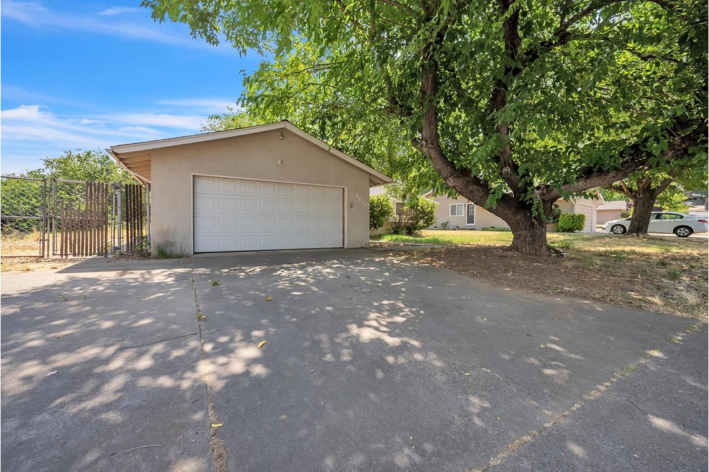 Detail Gallery Image 4 of 32 For 5624 Pecan Ave, Orangevale,  CA 95662 - 3 Beds | 2 Baths