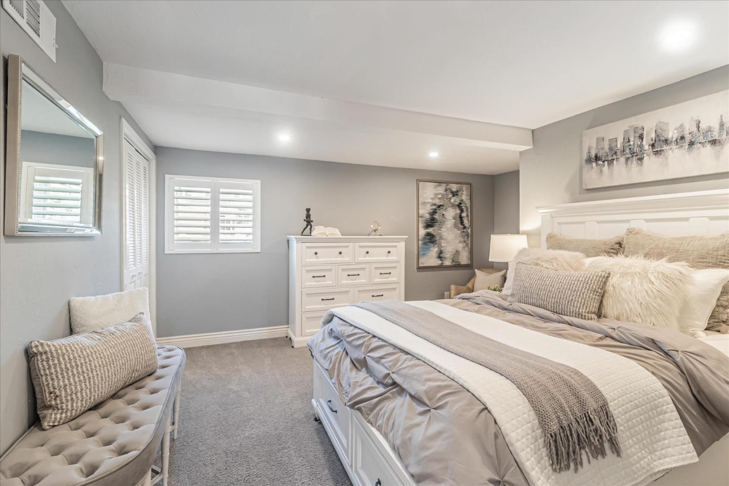 Detail Gallery Image 16 of 31 For 991 Pleasant Hill Rd, Redwood City,  CA 94061 - 4 Beds | 2/1 Baths