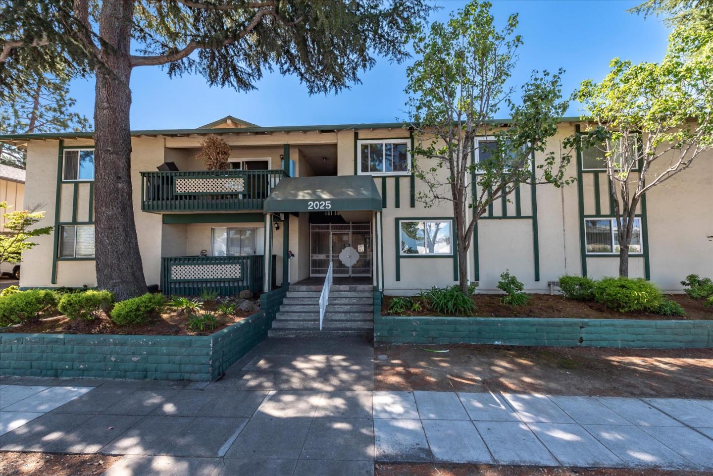 Detail Gallery Image 1 of 1 For 2025 California St #42,  Mountain View,  CA 94040 - 1 Beds | 1 Baths