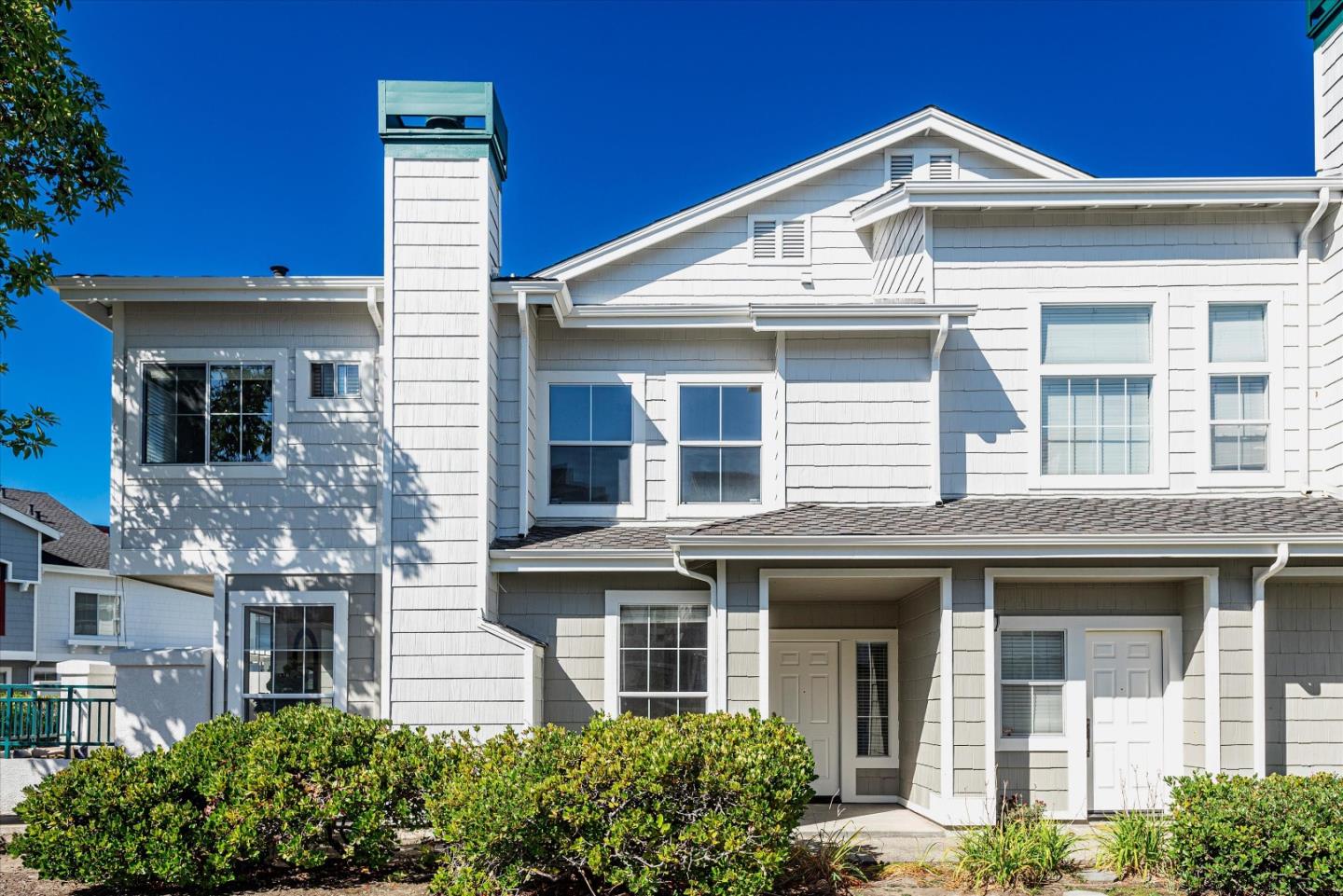 Detail Gallery Image 1 of 18 For 534 Shoal Cir, Redwood Shores,  CA 94065 - 3 Beds | 2/1 Baths