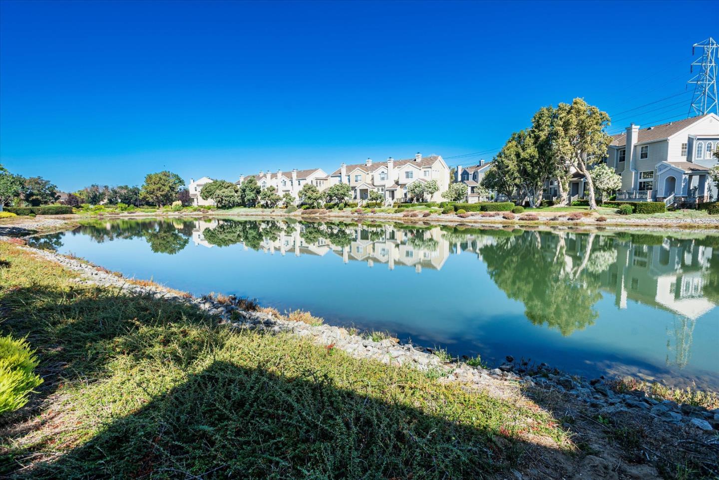 Detail Gallery Image 17 of 18 For 534 Shoal Cir, Redwood Shores,  CA 94065 - 3 Beds | 2/1 Baths