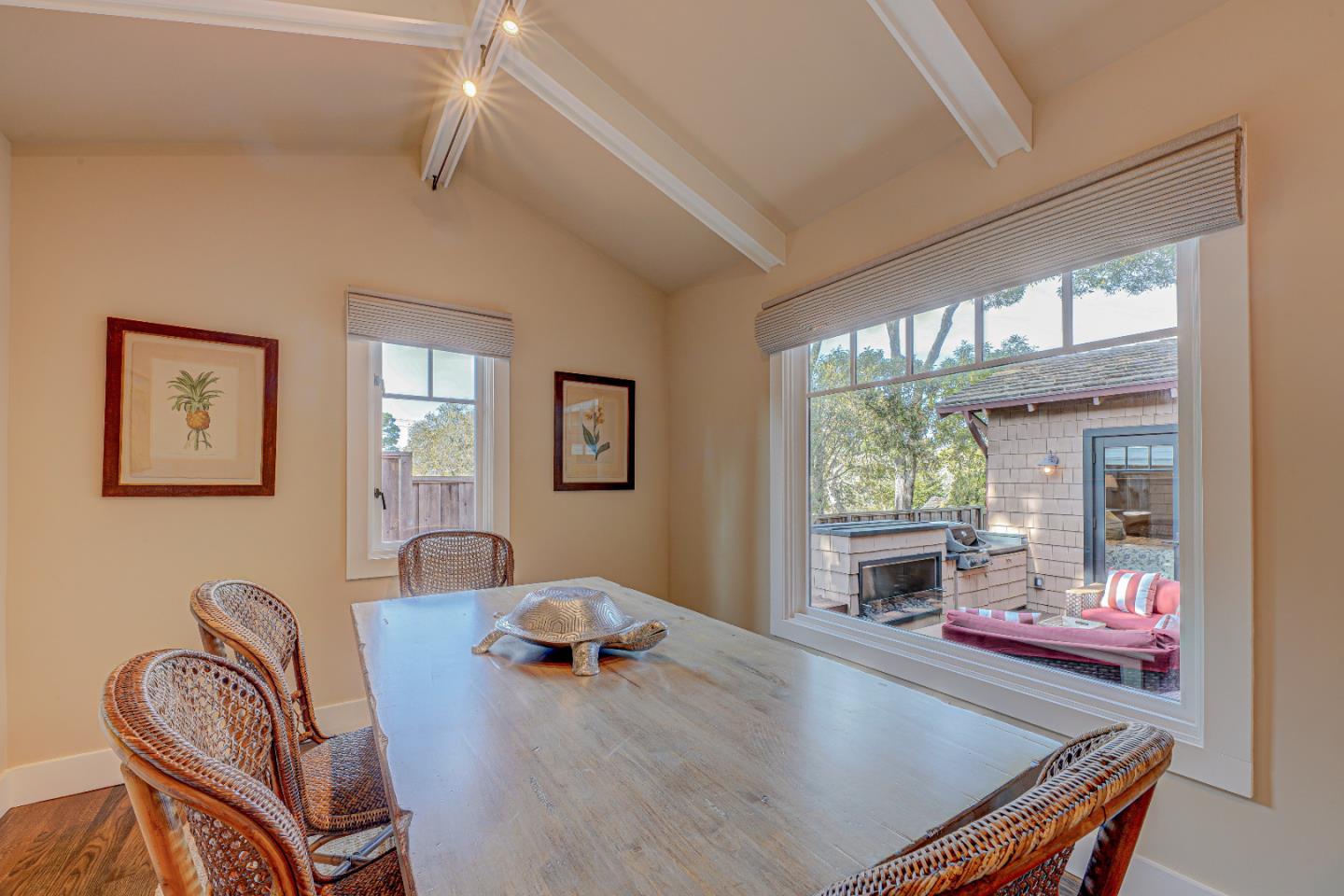 Detail Gallery Image 11 of 34 For 2 Nw 5th & Lincoln, Carmel,  CA 93921 - 3 Beds | 2 Baths