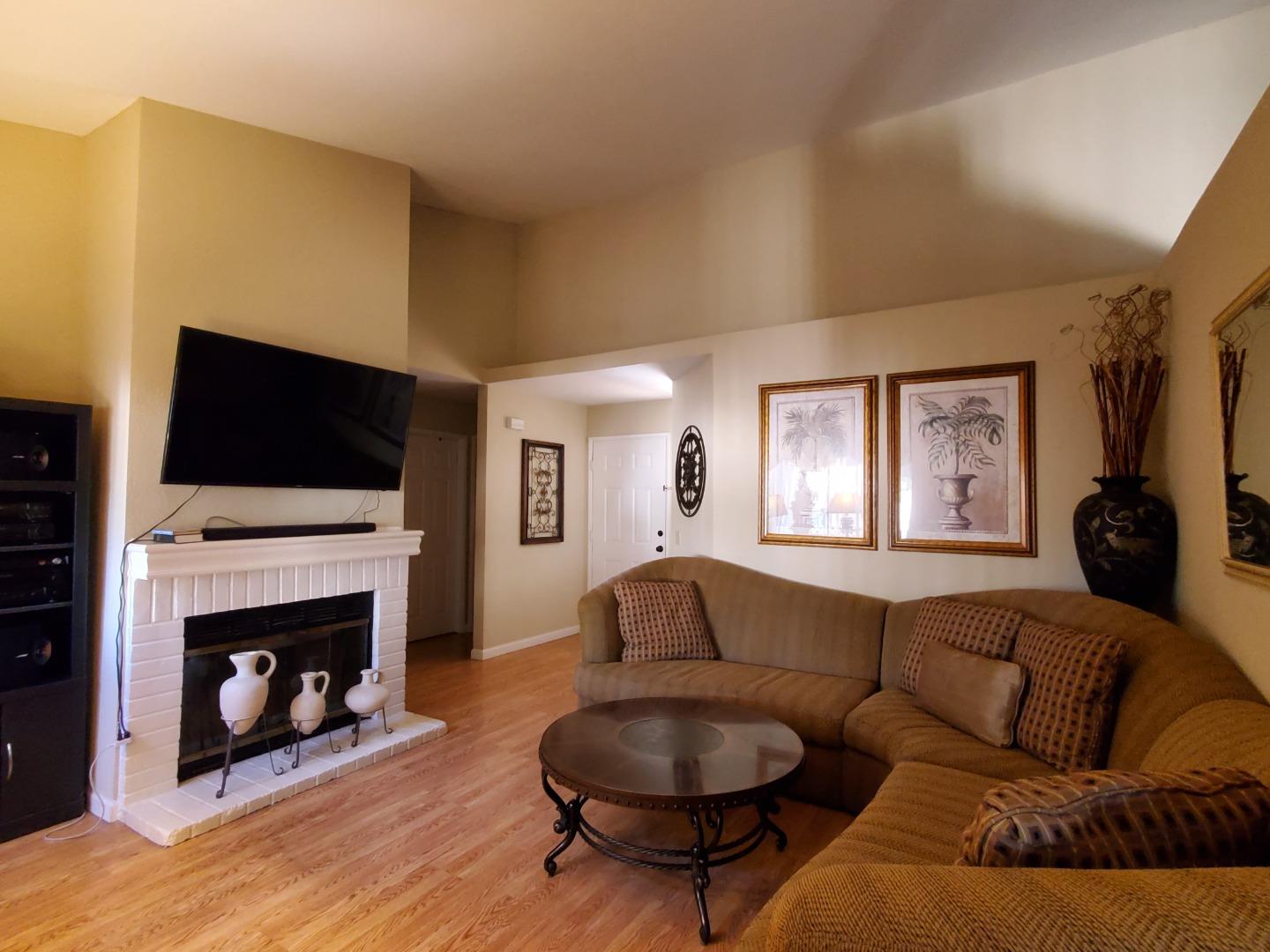 Detail Gallery Image 5 of 13 For 5734 Tevlin Ln, Stockton,  CA 95210 - 3 Beds | 2 Baths