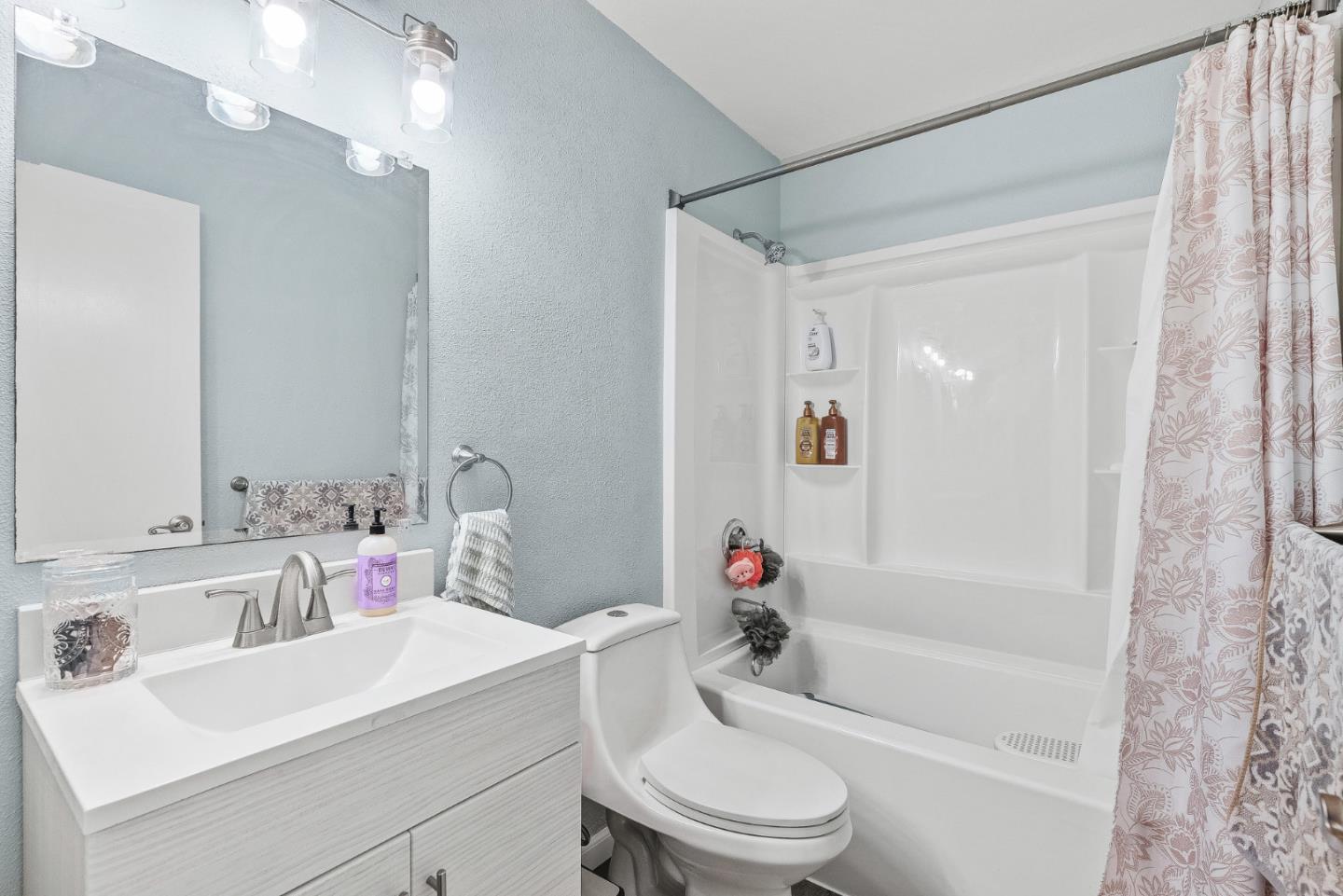 Detail Gallery Image 17 of 18 For 1721 Madrid Cir, Salinas,  CA 93906 - 2 Beds | 1 Baths