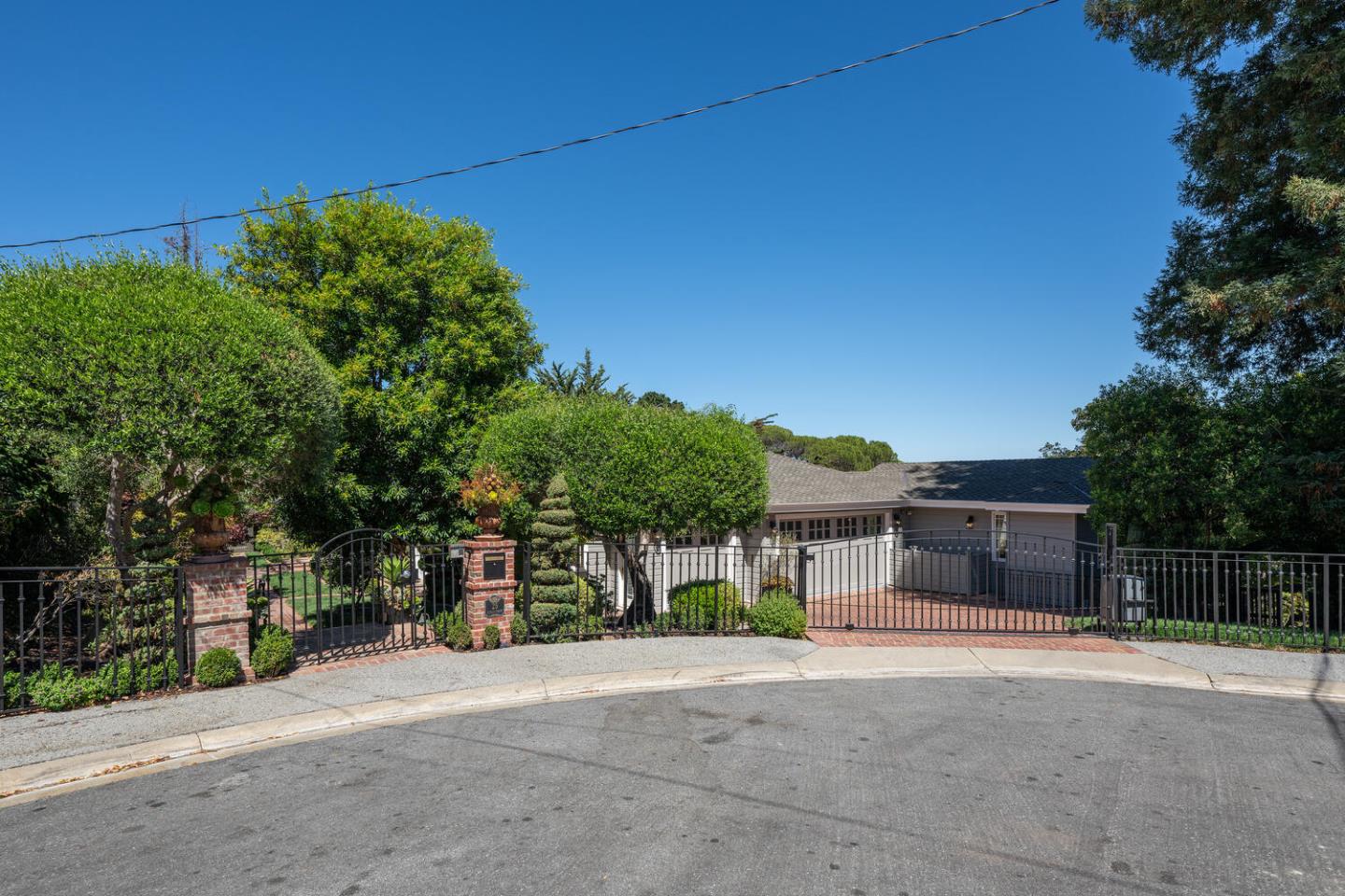 Detail Gallery Image 3 of 97 For 25 Longview Ct, Hillsborough,  CA 94010 - 5 Beds | 4/1 Baths