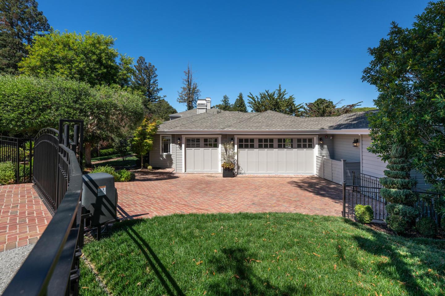 Detail Gallery Image 5 of 97 For 25 Longview Ct, Hillsborough,  CA 94010 - 5 Beds | 4/1 Baths