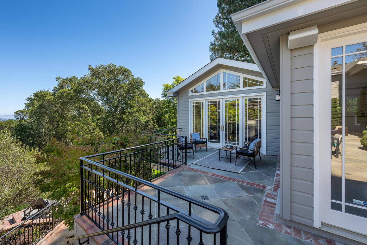 Detail Gallery Image 64 of 97 For 25 Longview Ct, Hillsborough,  CA 94010 - 5 Beds | 4/1 Baths