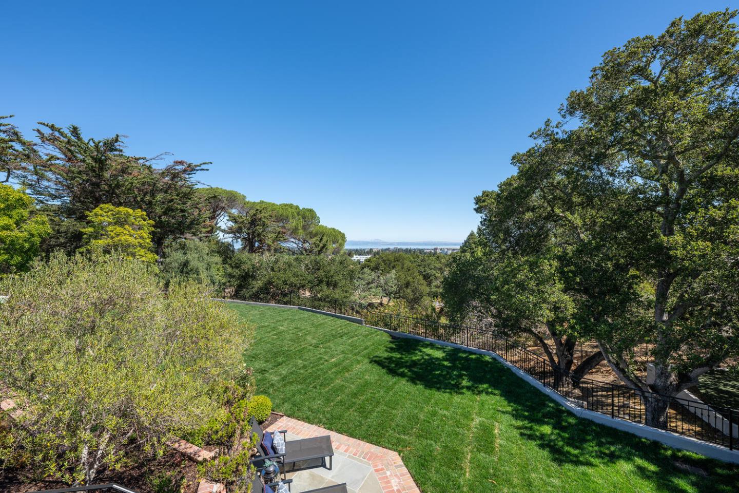 Detail Gallery Image 66 of 97 For 25 Longview Ct, Hillsborough,  CA 94010 - 5 Beds | 4/1 Baths