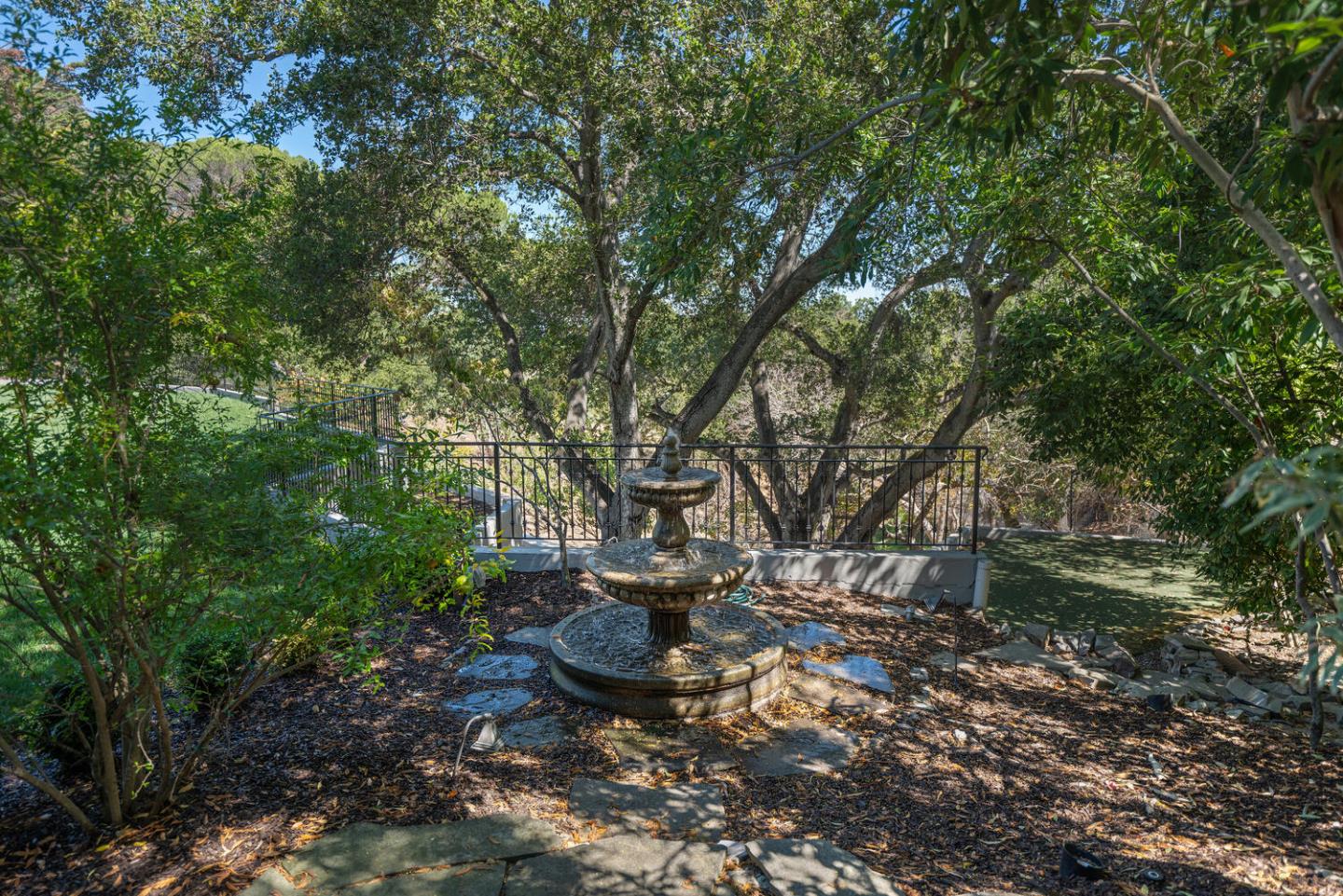 Detail Gallery Image 74 of 97 For 25 Longview Ct, Hillsborough,  CA 94010 - 5 Beds | 4/1 Baths