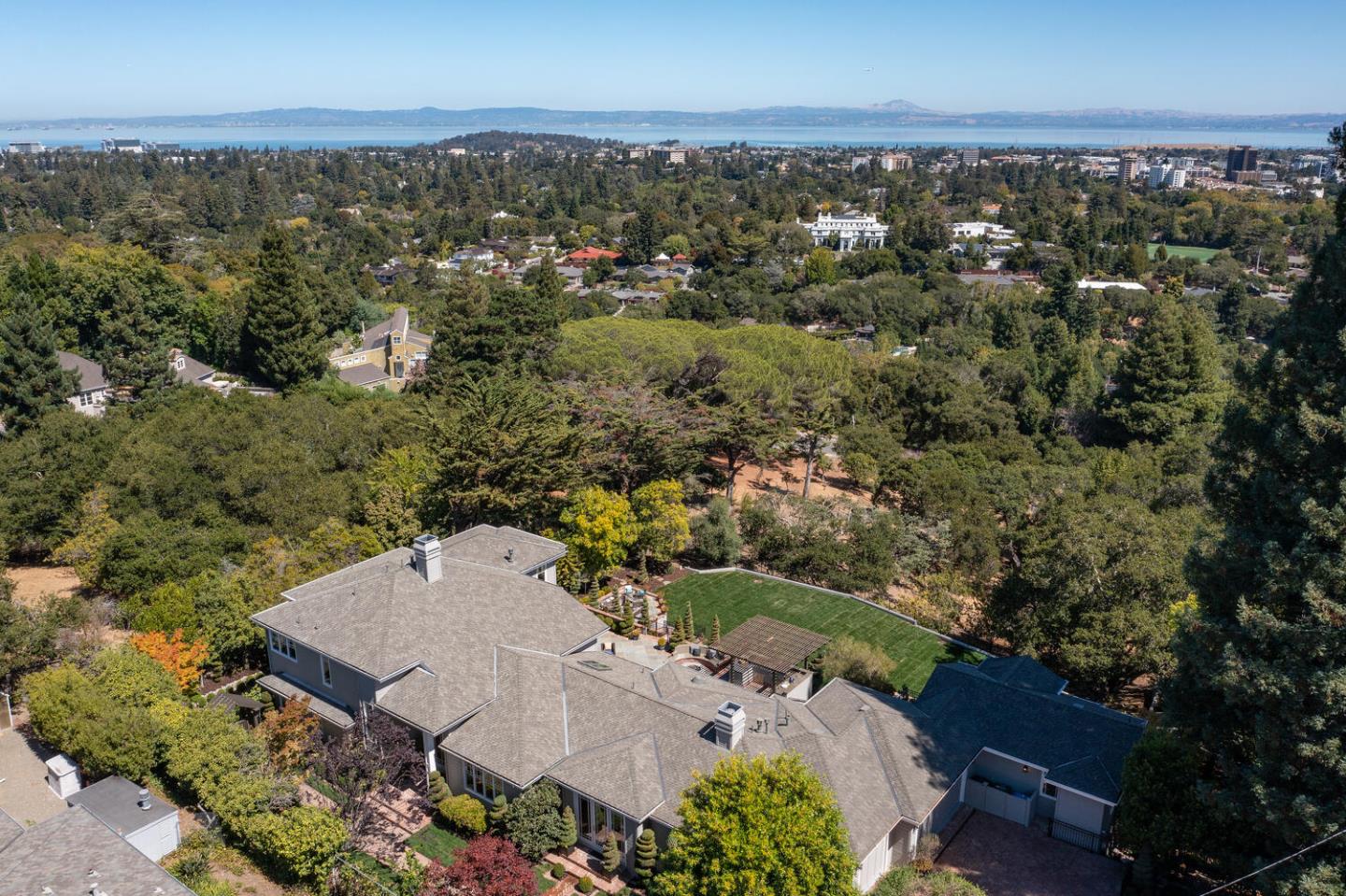 Detail Gallery Image 77 of 97 For 25 Longview Ct, Hillsborough,  CA 94010 - 5 Beds | 4/1 Baths