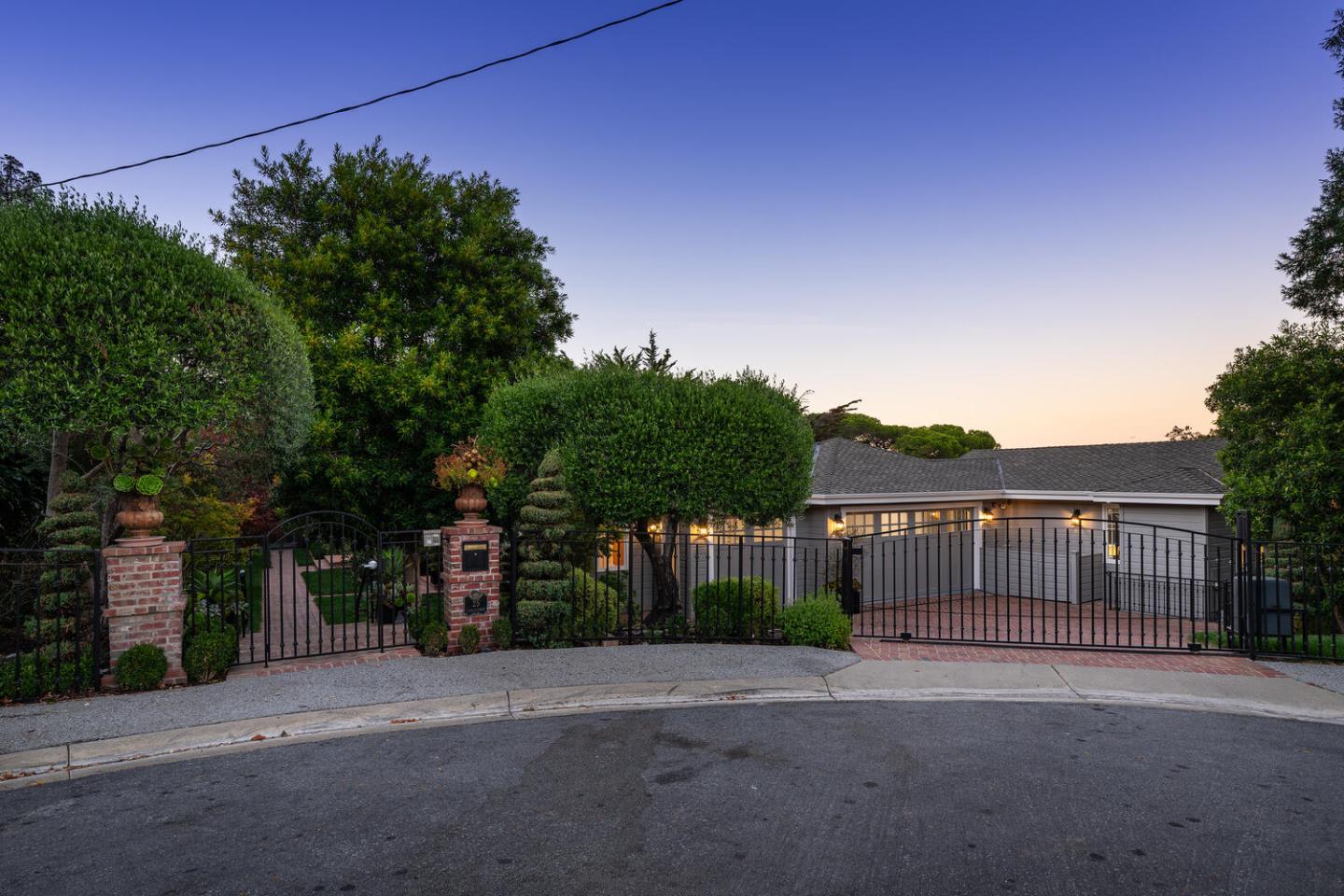 Detail Gallery Image 84 of 97 For 25 Longview Ct, Hillsborough,  CA 94010 - 5 Beds | 4/1 Baths