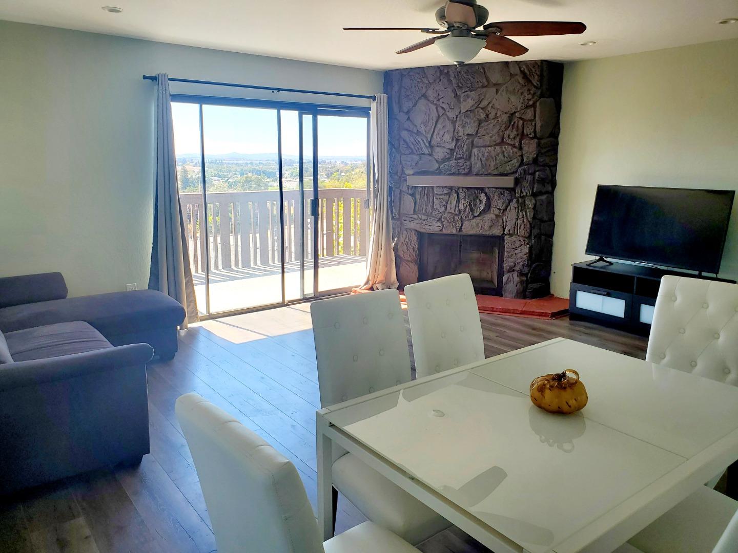 Detail Gallery Image 7 of 10 For 16451 Saratoga St 306w,  San Leandro,  CA 94578 - 2 Beds | 1/1 Baths