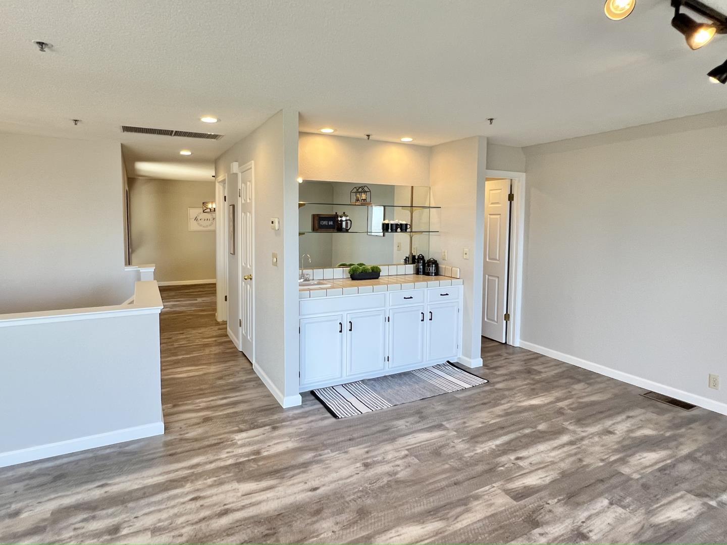 Detail Gallery Image 19 of 48 For 438 Portofino Dr #102,  San Carlos,  CA 94070 - 2 Beds | 2 Baths