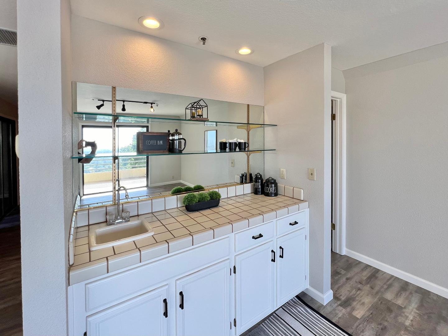 Detail Gallery Image 20 of 48 For 438 Portofino Dr #102,  San Carlos,  CA 94070 - 2 Beds | 2 Baths