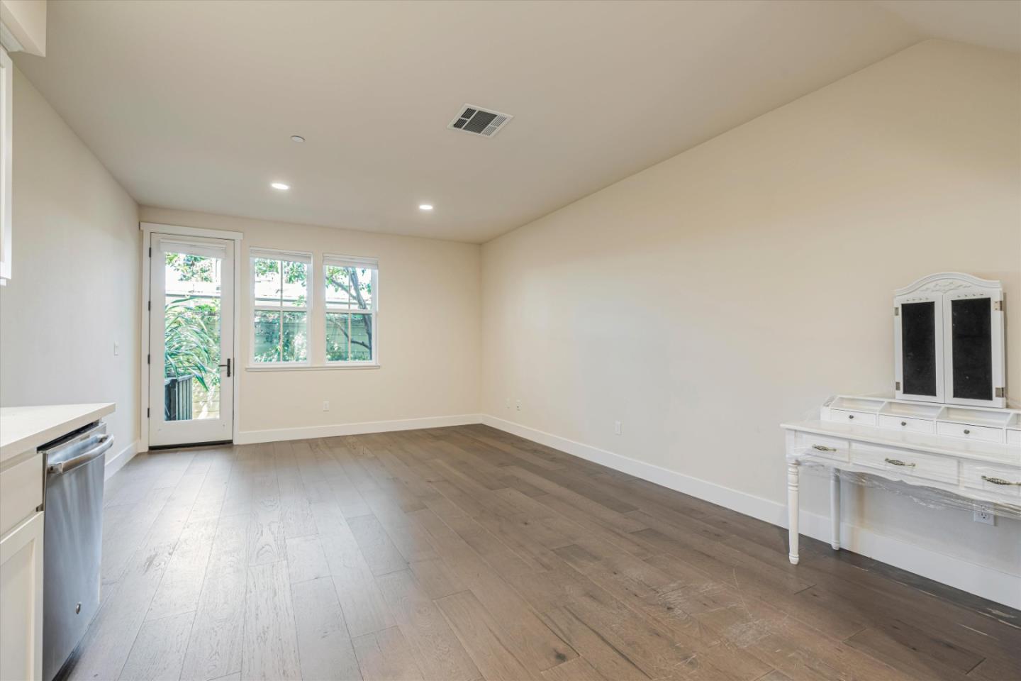 Detail Gallery Image 11 of 37 For 166 Tilton Ave, San Mateo,  CA 94401 - 2 Beds | 2 Baths