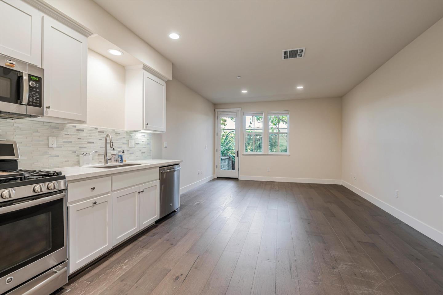 Detail Gallery Image 9 of 37 For 166 Tilton Ave, San Mateo,  CA 94401 - 2 Beds | 2 Baths