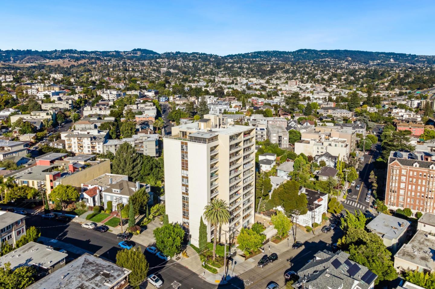 Detail Gallery Image 3 of 42 For 320 Lee St #206,  Oakland,  CA 94610 - 1 Beds | 1 Baths