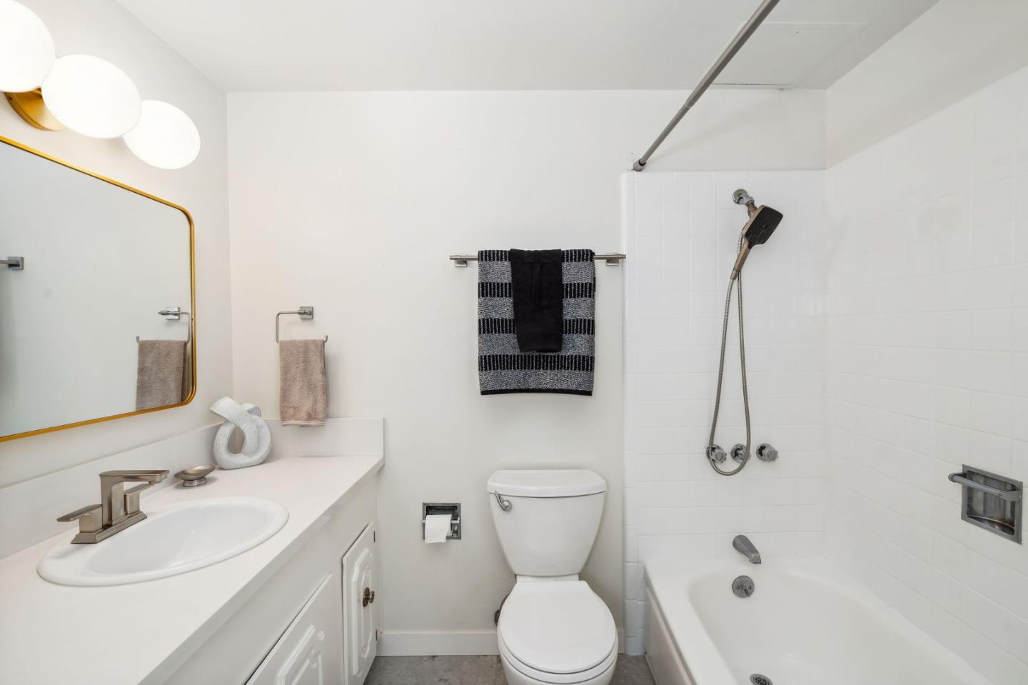 Detail Gallery Image 32 of 42 For 320 Lee St #206,  Oakland,  CA 94610 - 1 Beds | 1 Baths