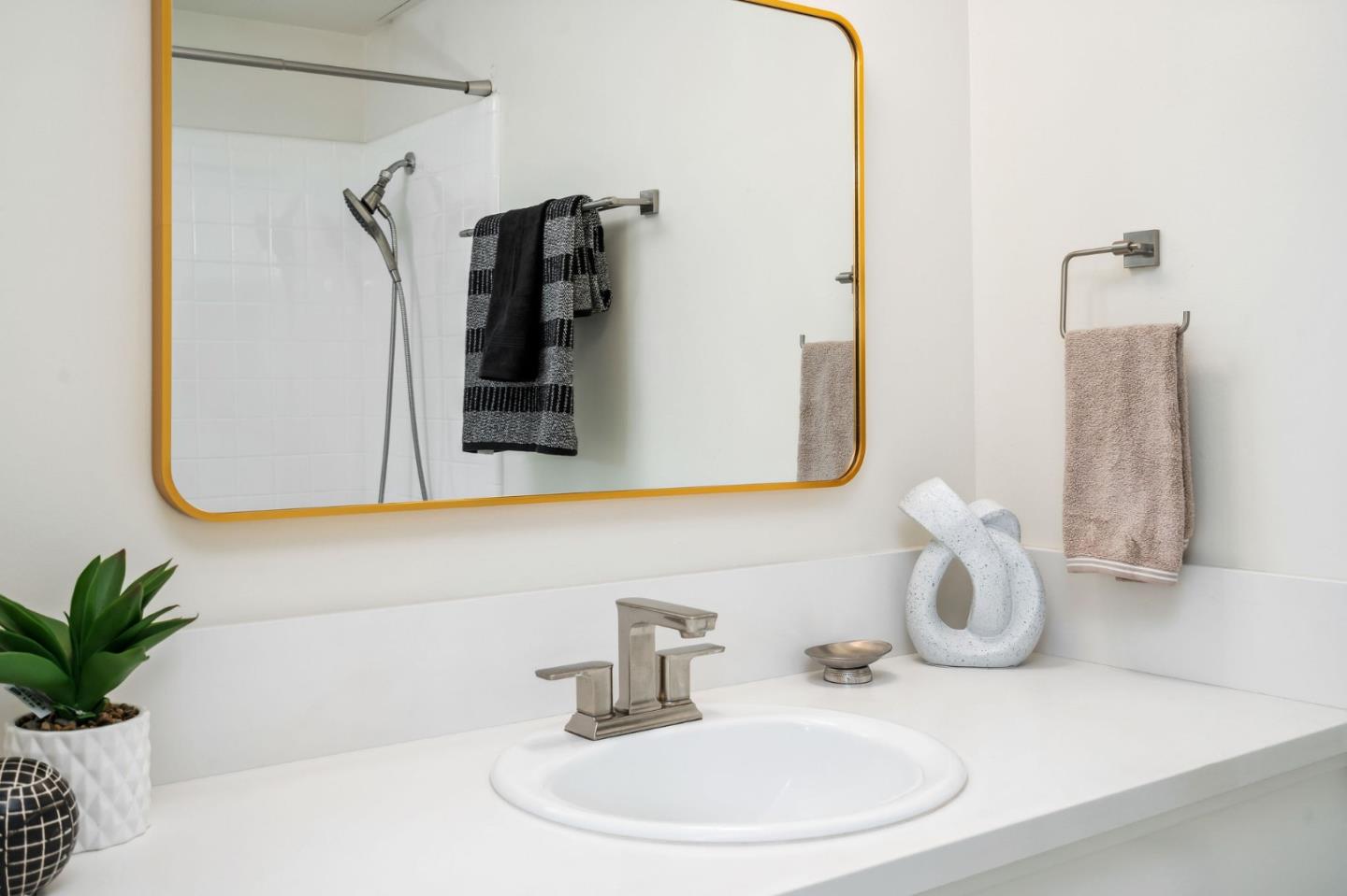 Detail Gallery Image 34 of 42 For 320 Lee St #206,  Oakland,  CA 94610 - 1 Beds | 1 Baths