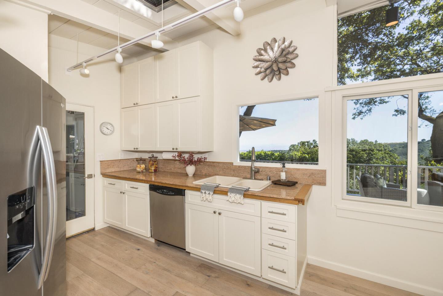 Detail Gallery Image 12 of 49 For 143 Lake Rd, Portola Valley,  CA 94028 - 3 Beds | 2 Baths