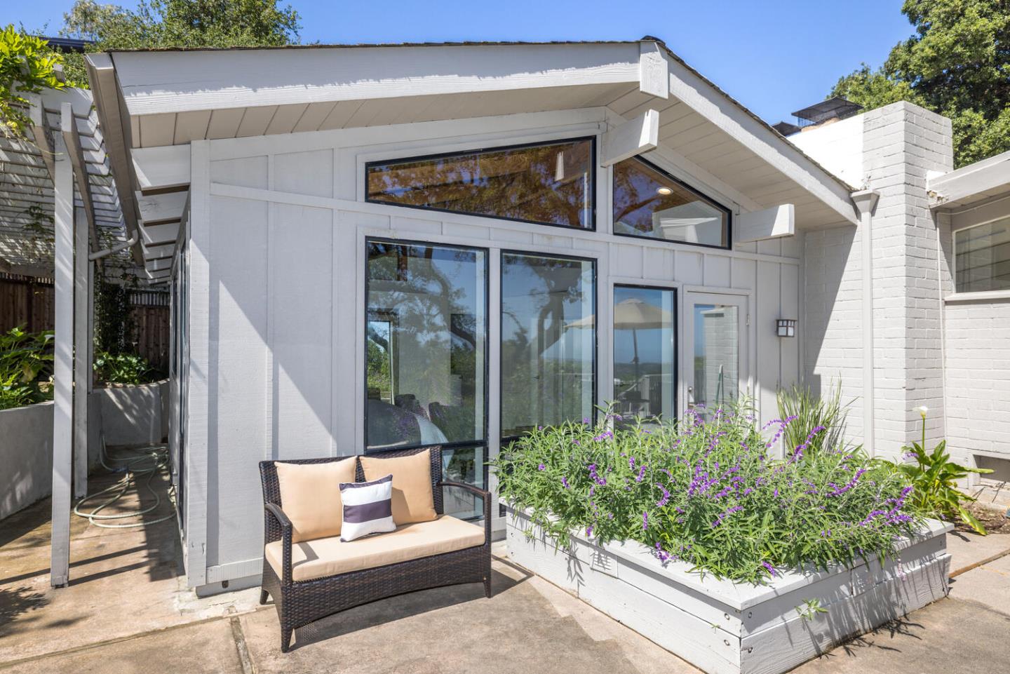 Detail Gallery Image 39 of 49 For 143 Lake Rd, Portola Valley,  CA 94028 - 3 Beds | 2 Baths