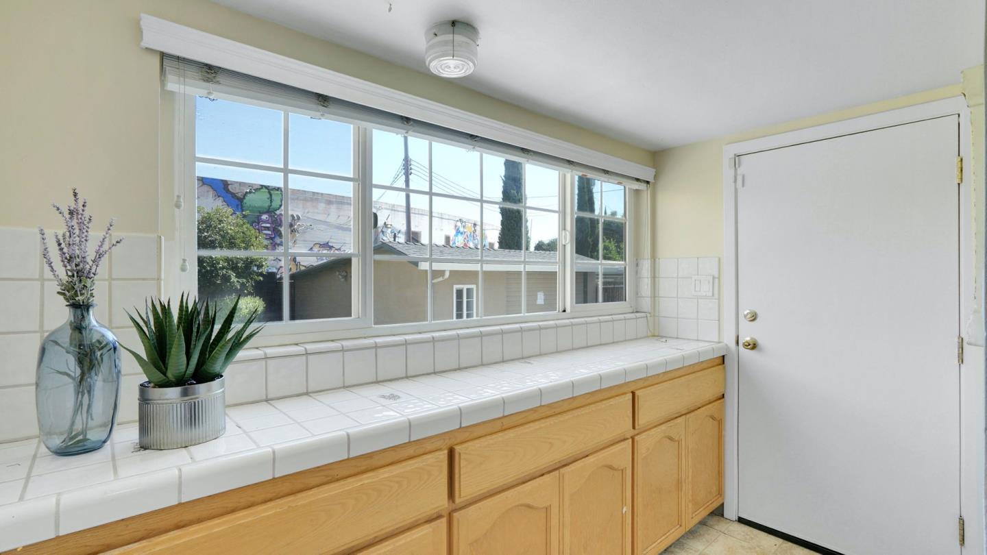 Detail Gallery Image 9 of 14 For 330 Bradley Ave, San Jose,  CA 95128 - 3 Beds | 1/1 Baths