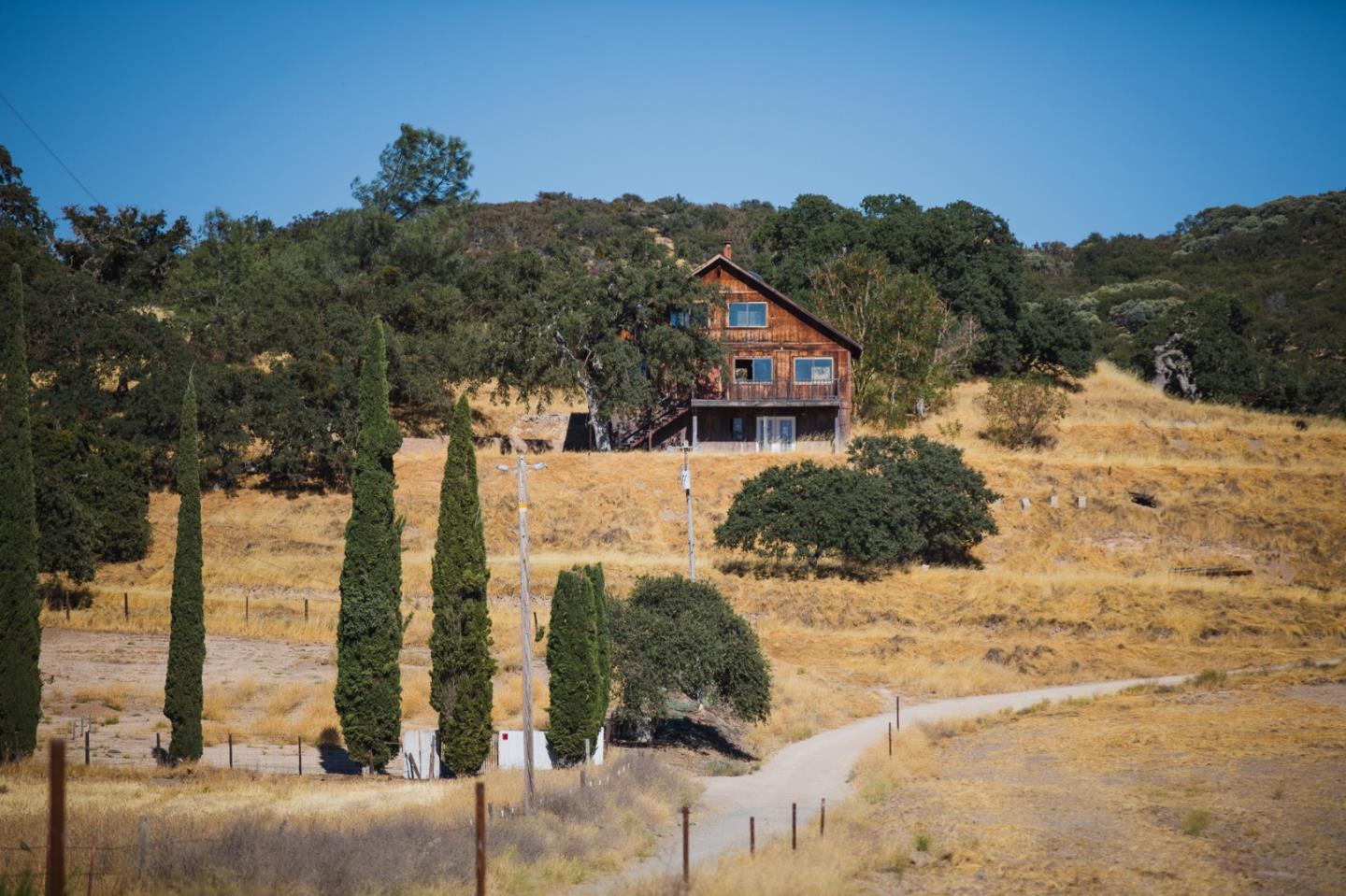 Detail Gallery Image 2 of 25 For 50325 Paulsen Rd, Lockwood,  CA 93932 - 5 Beds | 3 Baths