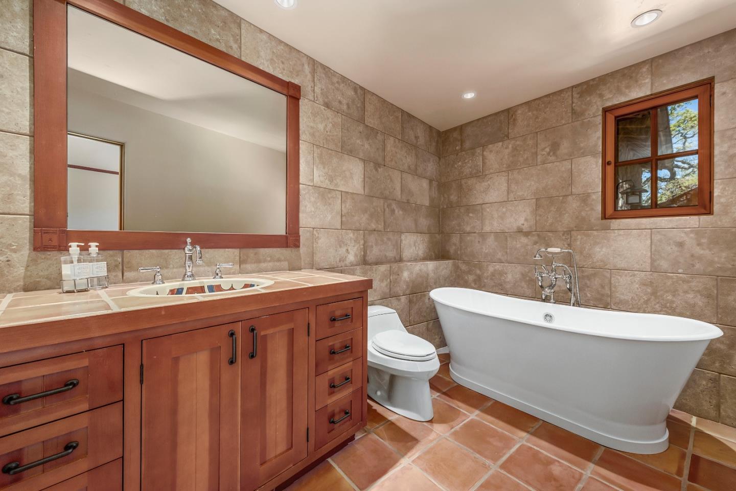 Detail Gallery Image 32 of 70 For 178 Pinon Dr, Portola Valley,  CA 94028 - 4 Beds | 4/1 Baths