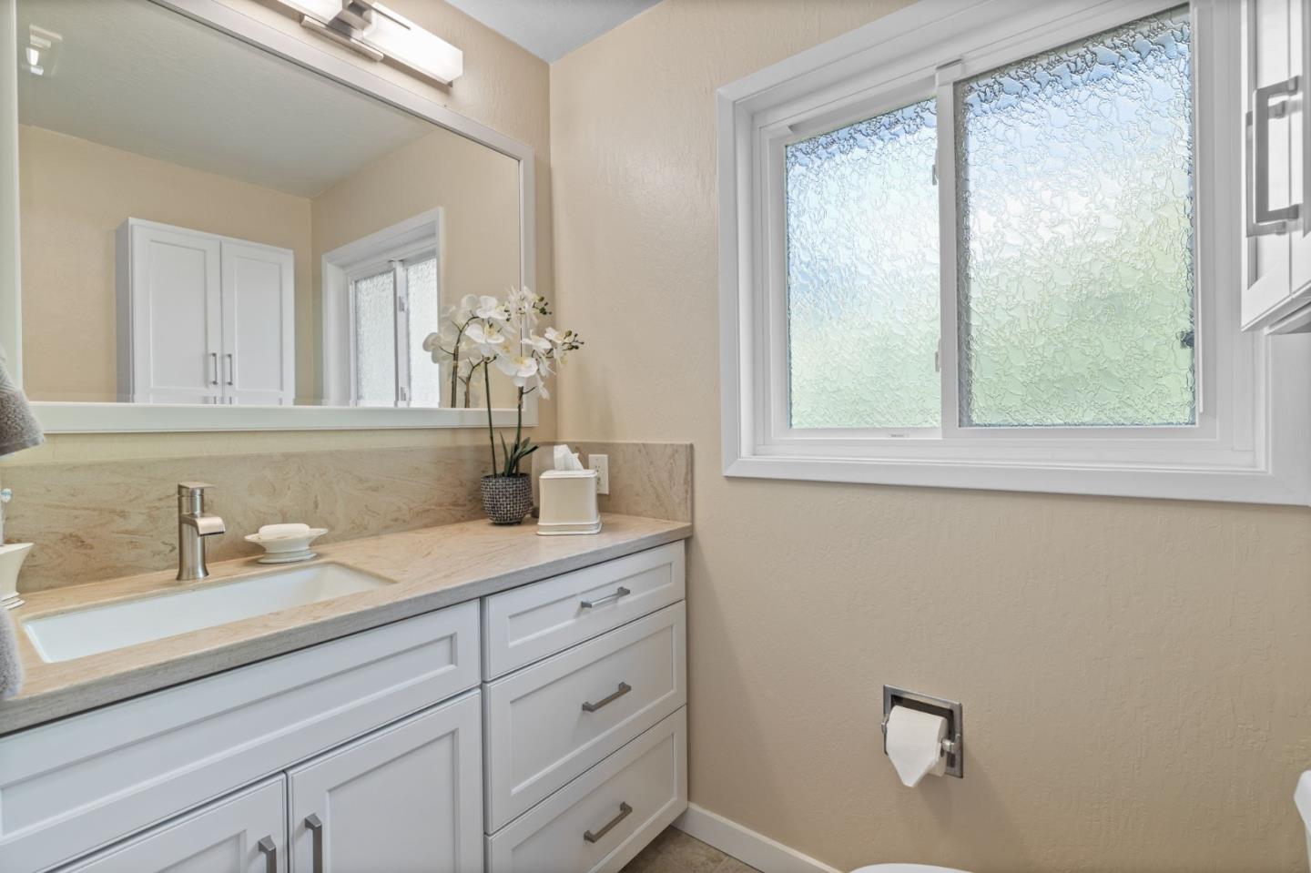 Detail Gallery Image 19 of 37 For 1531 Escondido Way, Belmont,  CA 94002 - 3 Beds | 2/1 Baths