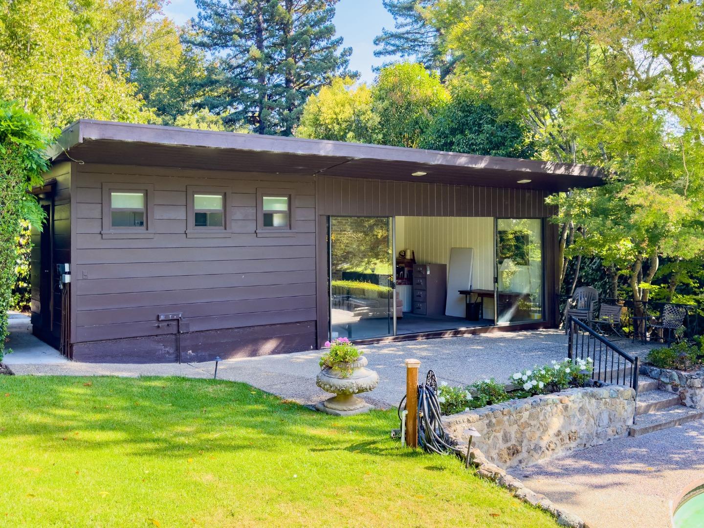 Detail Gallery Image 95 of 107 For 2155 Geri Ln, Hillsborough,  CA 94010 - 3 Beds | 3/1 Baths